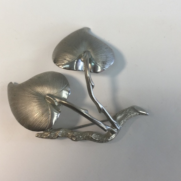 Vintage Giovani silver leaf brooch pin